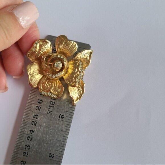 Vintage 50s Gold Tone Gilded Crystal Flower Floral Brooch - Picture 9 of 9